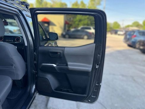 Used 2017 Toyota Tacoma SR5 w/ Tow Package AWD/4WD image 28