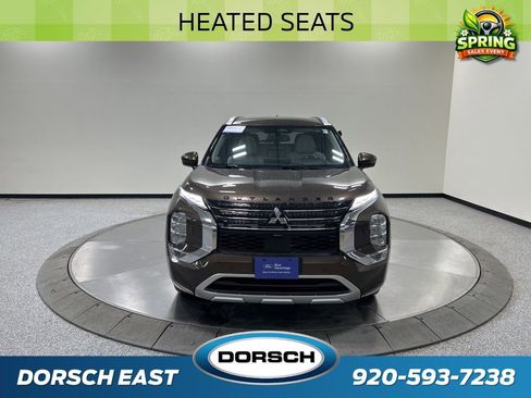 Used 2023 Mitsubishi Outlander 4WD Plug-In Hybrid image 3