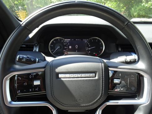 Used 2023 Land Rover Discovery Sport SE image 31