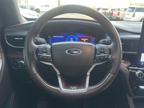 Used 2022 Ford Explorer King Ranch w/ Premium Technology Package image 33