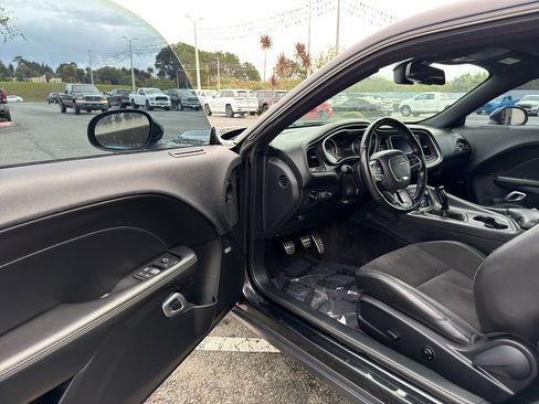 Used 2017 Dodge Challenger R/T Scat Pack w/ Leather Interior Group image 10