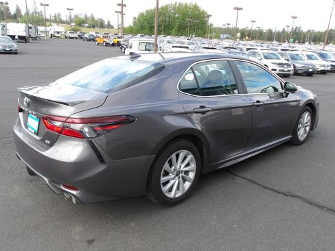 Used 2023 Toyota Camry SE FWD image 5