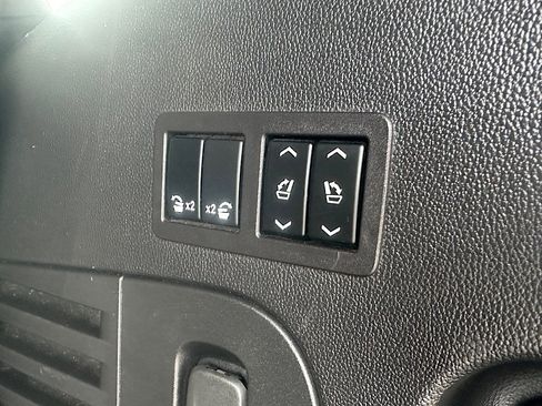 Used 2020 Cadillac Escalade Platinum image 9