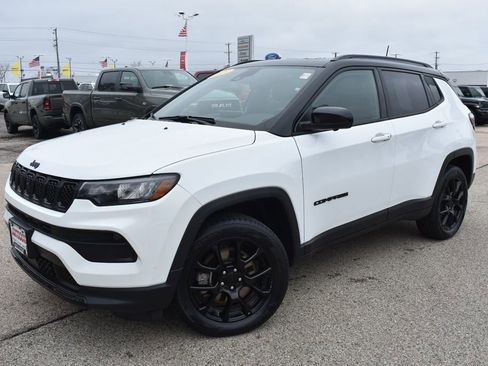 Used 2023 Jeep Compass Altitude w/ Sun and Sound Group image 13