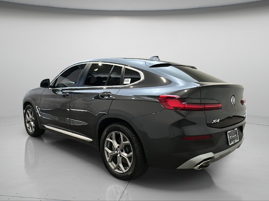 Used 2024 BMW X4 xDrive30i w/ Parking Assistance Package AWD/4WD image 4