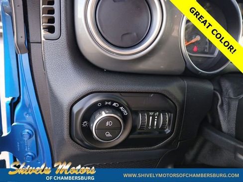 Certified 2021 Jeep Gladiator Overland AWD/4WD image 32