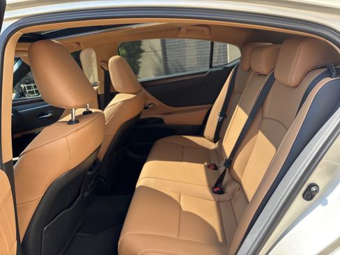 Used 2025 Lexus ES 350 w/ Premium Package FWD image 30