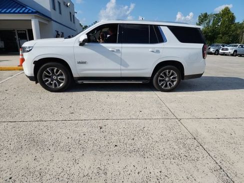 Used 2022 Chevrolet Tahoe LT w/ Luxury Package RWD image 9