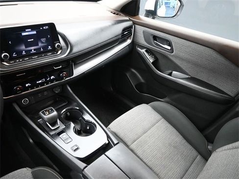 Used 2023 Nissan Rogue SV image 13