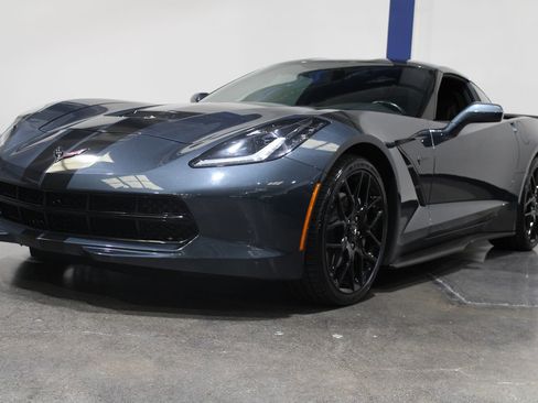 Used 2019 Chevrolet Corvette Stingray Coupe w/ Carbon Flash Badge Package RWD image 5