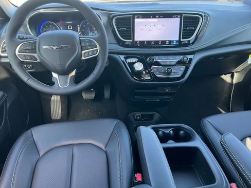 New 2026 Chrysler Pacifica Select AWD/4WD image 2