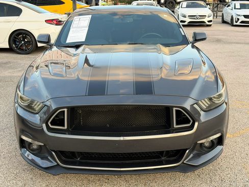 Used 2017 Ford Mustang GT RWD image 2