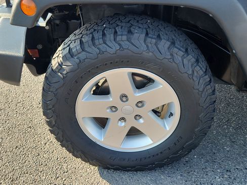 Used 2013 Jeep Wrangler Unlimited Sport AWD/4WD image 7