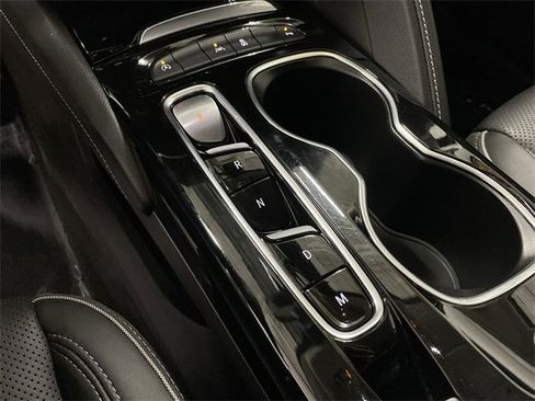 Used 2023 Buick Envision Essence image 27