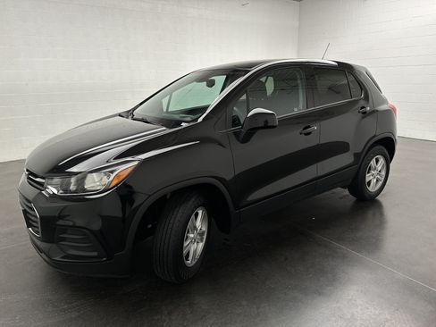 Used 2020 Chevrolet Trax LS w/ Tint and Cruise Package FWD image 4