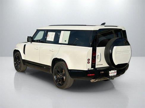 Used 2024 Land Rover Defender 130 X-Dynamic SE image 7