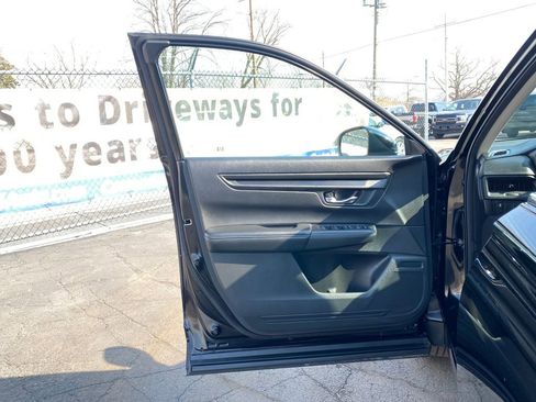 Used 2025 Honda CR-V LX image 12