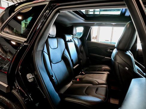 Used 2022 Jeep Cherokee Limited w/ Mopar Interior Package image 24