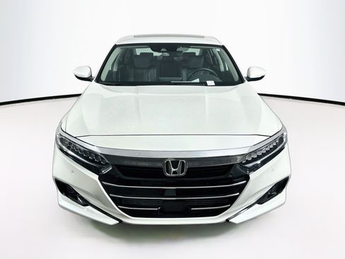 Used 2022 Honda Accord Touring image 2