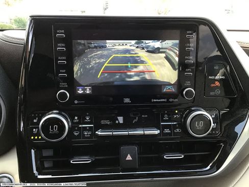 Used 2021 Toyota Highlander Limited FWD image 14