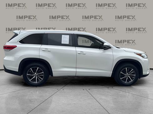 Used 2017 Toyota Highlander XLE FWD image 6