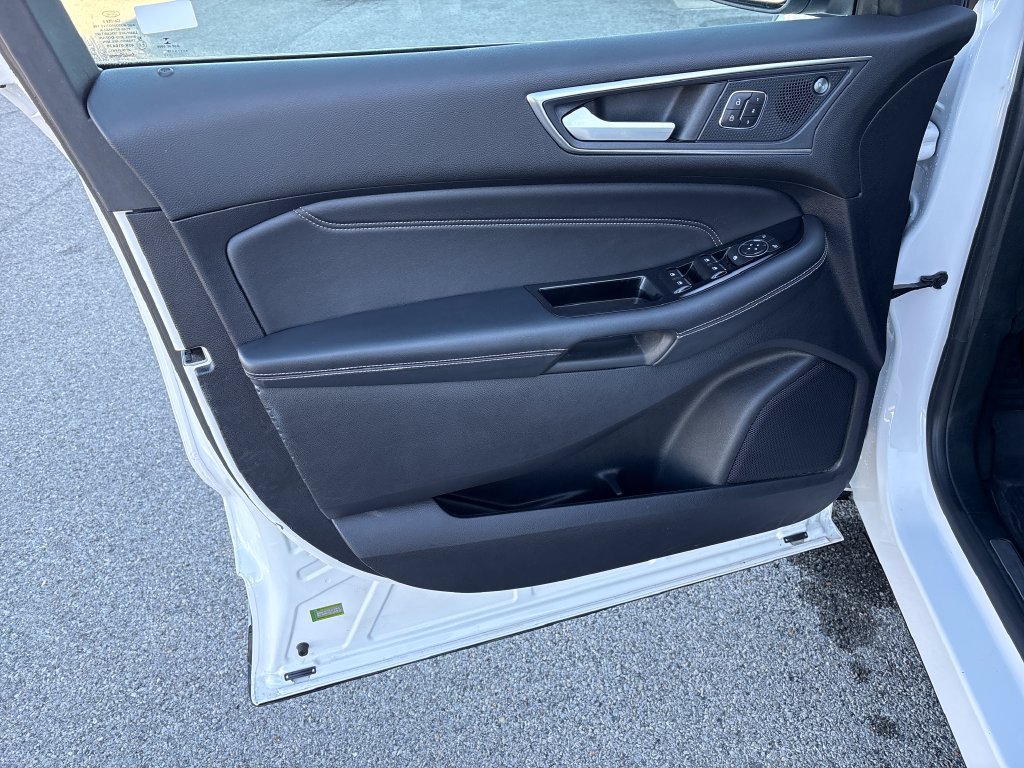 Used 2019 Ford Edge Titanium w/ Equipment Group 301A AWD/4WD image 10