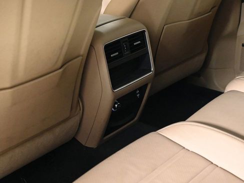 Used 2023 Porsche Cayenne Platinum Edition image 21