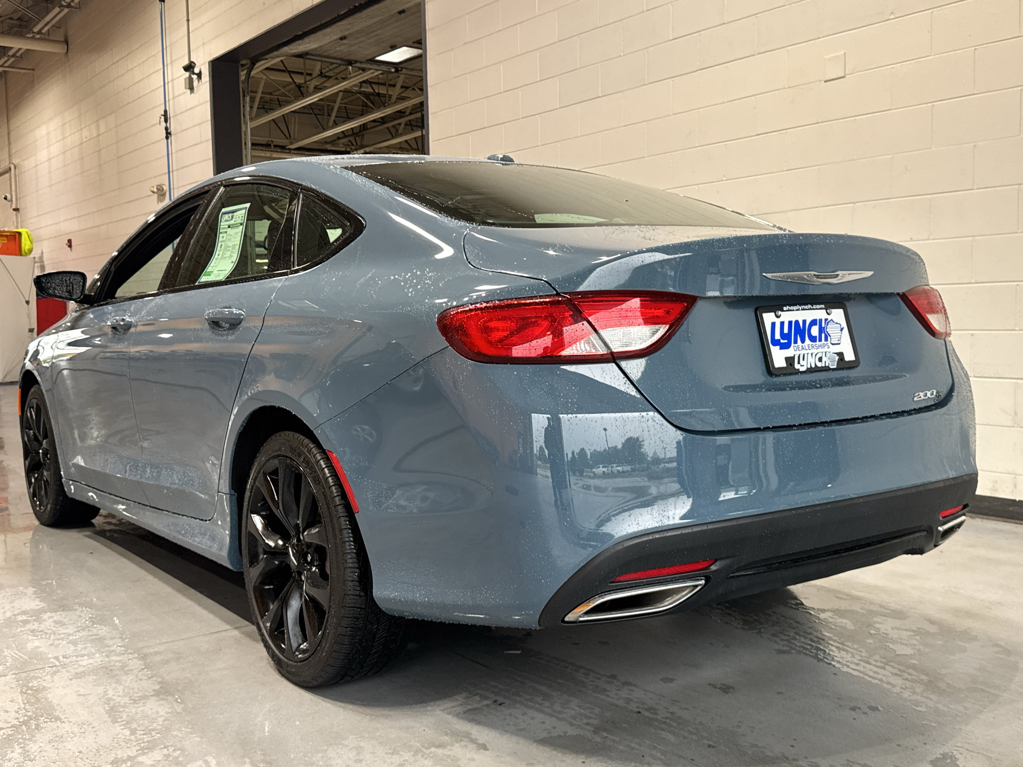 Used 2015 Chrysler 200 S FWD image 3