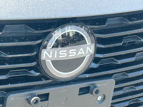 Used 2025 Nissan Sentra SV FWD image 10