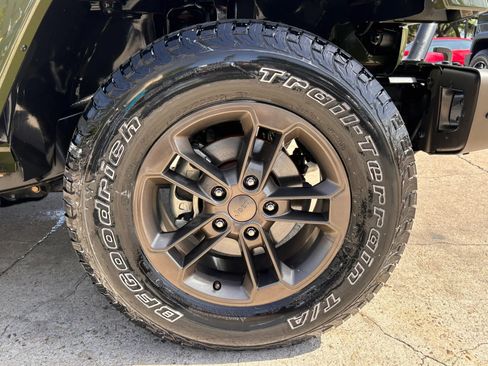 Used 2016 Jeep Wrangler Unlimited Sahara AWD/4WD image 25