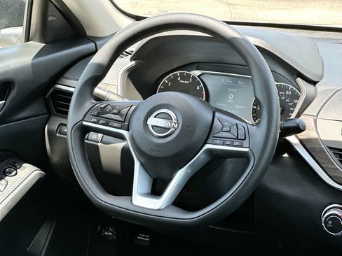 Used 2025 Nissan Altima 2.5 SV FWD image 27