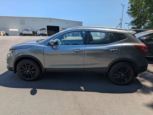 Used 2021 Nissan Rogue Sport SV AWD/4WD image 3