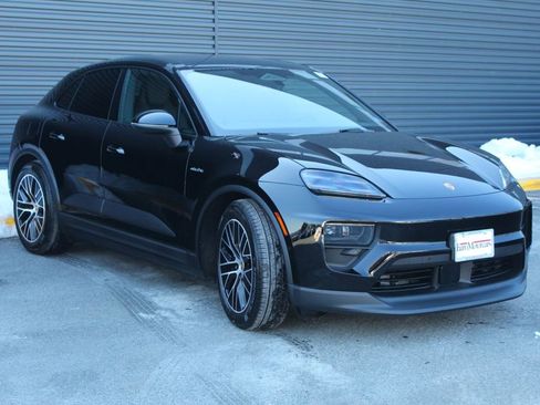 New 2026 Porsche Macan 4 Electric image 10