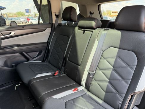 Used 2025 Volkswagen Atlas Peak Edition SE AWD/4WD image 35