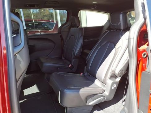 New 2026 Chrysler Pacifica Select AWD/4WD image 24