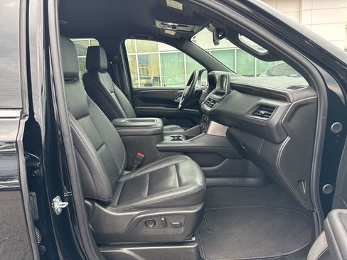 Used 2024 Chevrolet Suburban LT image 19