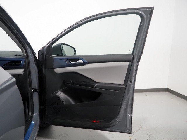 Used 2023 Volkswagen Taos SE w/ Sunroof Package w/ Panoramic Sunroof Package FWD image 47