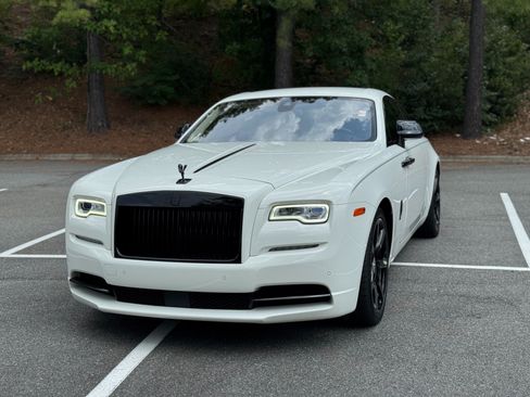 Used 2017 Rolls-Royce Wraith RWD image 3