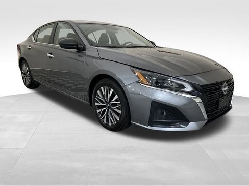 Used 2024 Nissan Altima 2.5 SV image 8