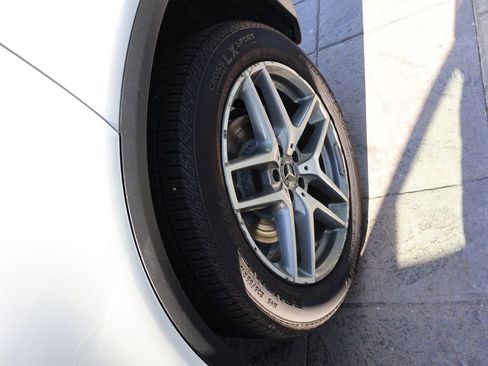 Used 2019 Mercedes-Benz GLC 300 4MATIC image 20