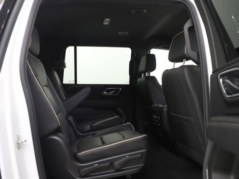 Used 2023 Chevrolet Suburban Premier image 13