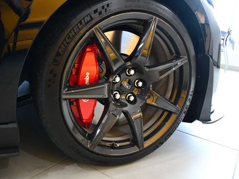 Used 2020 Ford Mustang Shelby GT500 w/ Carbon Fiber Track Pack RWD image 15
