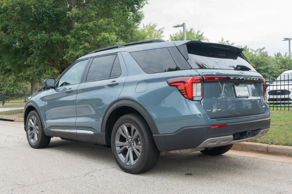 Used 2025 Ford Explorer Active w/ Active Comfort Package AWD/4WD image 10