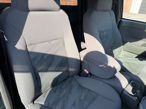 Used 2005 Chevrolet Colorado LS w/ Power Convenience Package image 9