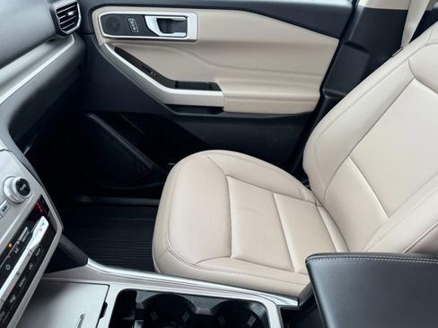 Used 2023 Ford Explorer XLT w/ Equipment Group 202A image 15