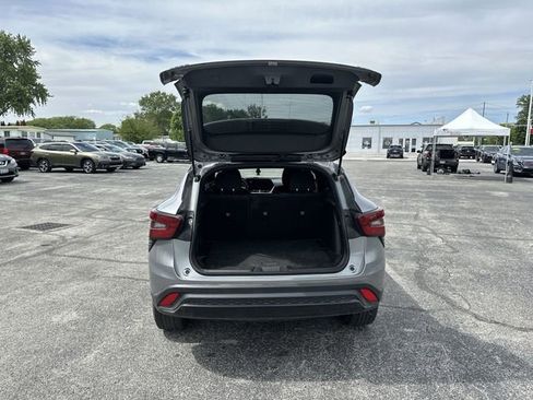 Used 2024 Chevrolet Trax RS FWD image 21
