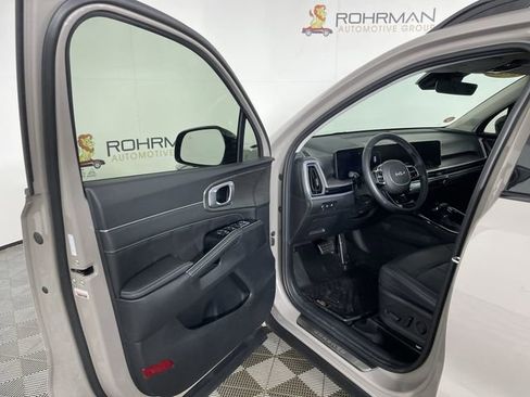 Used 2025 Kia Sorento SX image 18