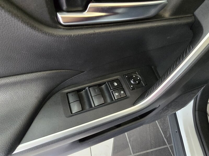 Used 2021 Toyota RAV4 XLE FWD image 17