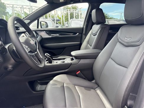 New 2025 Cadillac XT5 Premium Luxury image 9