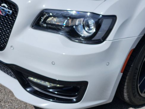 Used 2023 Chrysler 300 C RWD image 27